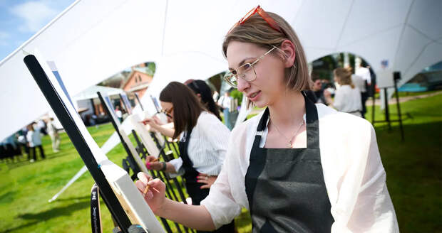 Гости и участники «ЭнергоТехноФеста 2025» на пленэре