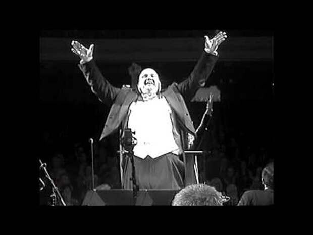 моцарт дирижер. 27 апреля симфонический оркестр queen. танцующий дирижер. безумный дирижер. рустем абязов скрипка казань.