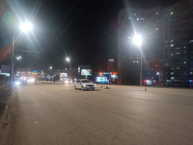 На улице Удмуртской в Ижевске мотоциклист сбил женщину