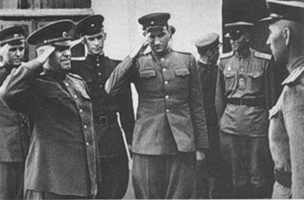 Фотобиография маршала победы Георгия Константиновича Жукова.