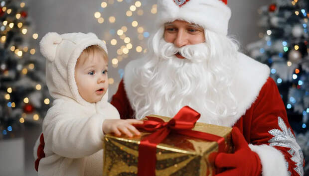 Священник раскрыл, как Дед Мороз и Санта-Клаус связаны с церковной традицией