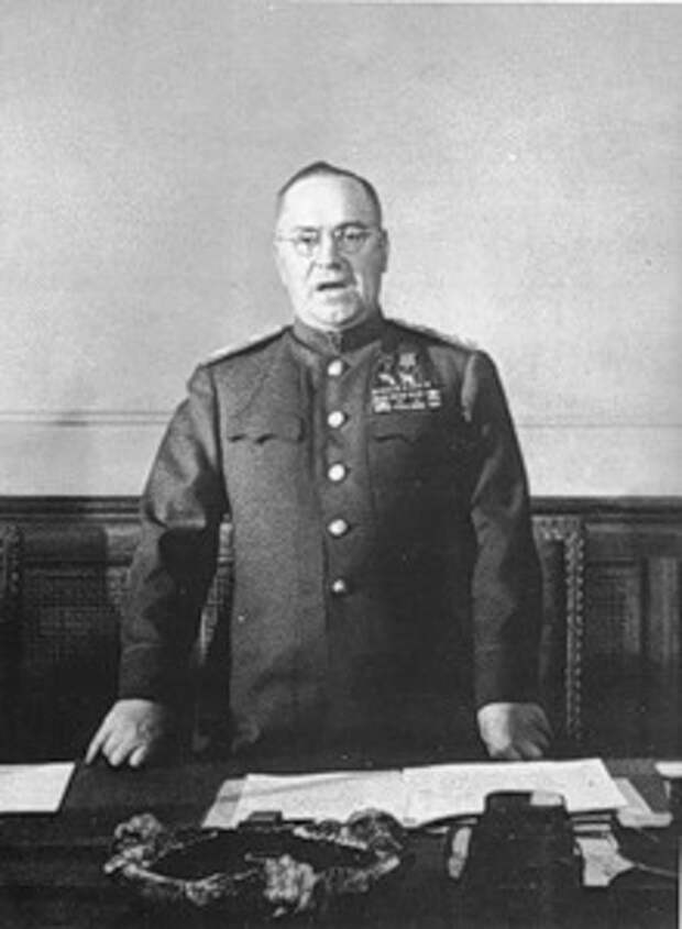Фотобиография маршала победы Георгия Константиновича Жукова.