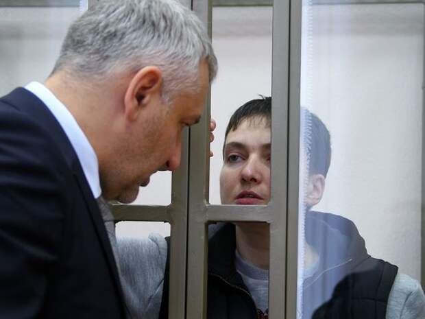 Дураком Савченко назвала своего адвоката Марка Фейгина, который после розыгрыша пранкеров предложил ей отказаться от его услуг. 