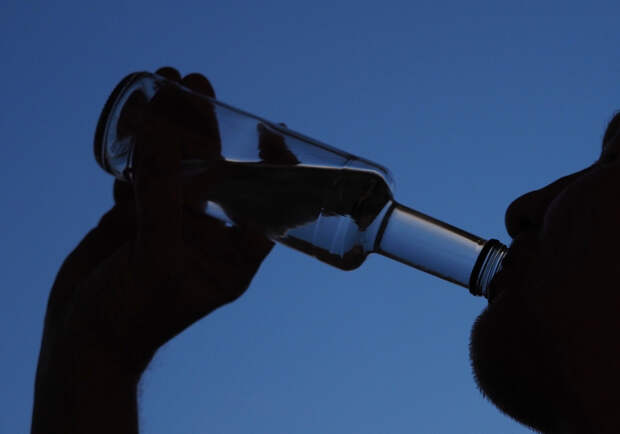 Нарколог перечислил признаки алкогольной зависимости