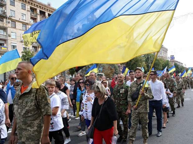 В беседе с Le Monde президент Украины Владимир Зеленский не исключил проведения референдума в стране об условиях окончания конфликта с Россией.-5