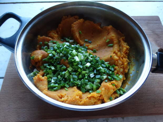 Необычные лепешки из Индии. Пряный вкус, красивый вид, мягкое и пышное тесто. Моим сколько не нажарь съедают все, и мало