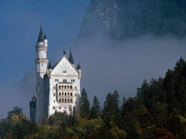 Что находится внутри самого эксцентричного и сказочного замка Германии Нойшванштайн