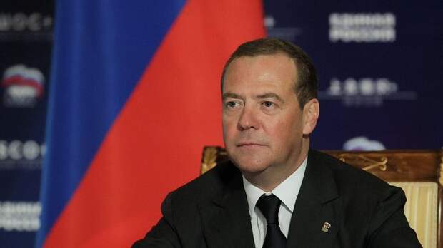 Медведев обещал, что Польша исчезнет с карты мира вместе с недоразвитым премьером