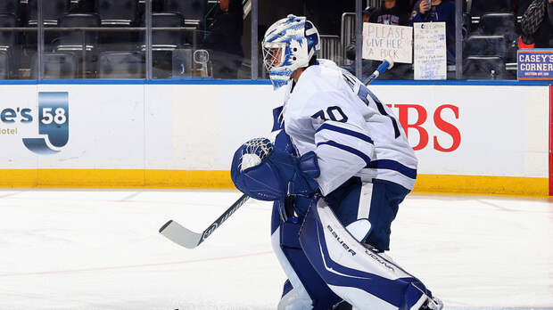 39 сейвов Ахтямова не спасли «Торонто» от поражения в матче с «Айлендерс»