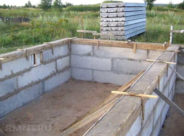Цокольный армопояс сборного ленточного фундамента