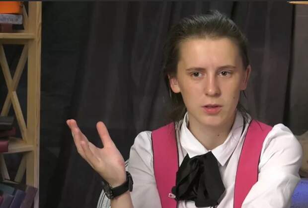 Мать оставила в роддоме. Ее вырастили бабушка и улица, девушка подсела на наркотики.