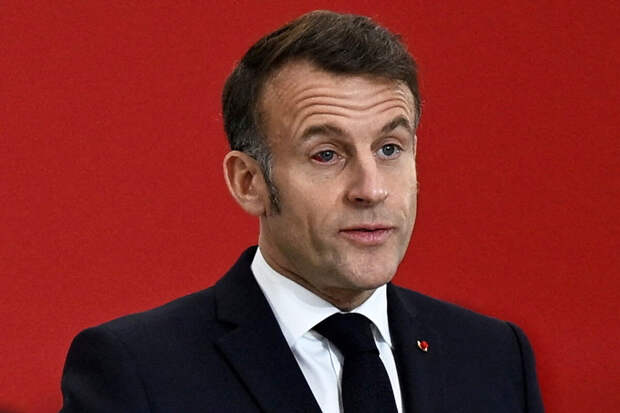 Елисейский дворец: у Макрона кровоточил кровеносный сосуд