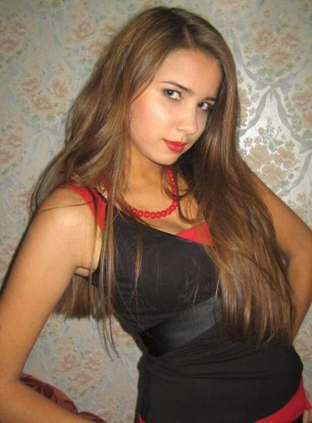Симпатичные девушки.