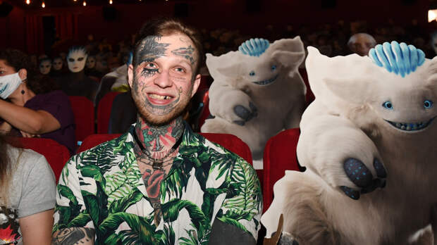 Первым был портрет питомца: Яковлева рассказала о зависимости сына от татуировок