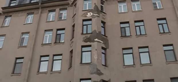В Петербурге монтажной пеной реставрируют обрушившуюся лепнину В Петербурге монтажной пеной реставрируют обрушившуюся лепнину