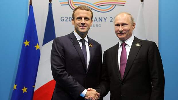 Президент РФ Владимир Путин и президент Франции Эммануэль Макрон. Архвиное фото