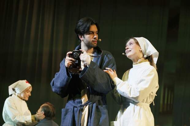 «Вижу, что его любят»: певец Денис Клявер рассказал об успехах его сына Тимофея в театре