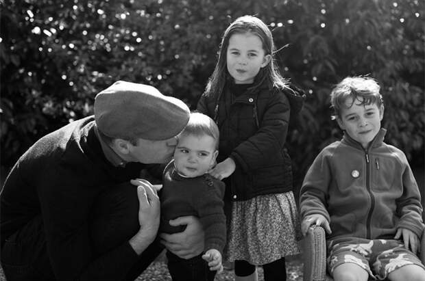 Принц Уильям с детьми Луи, Шарлоттой и Джорджом — снимок сделан Кейт Миддлтон