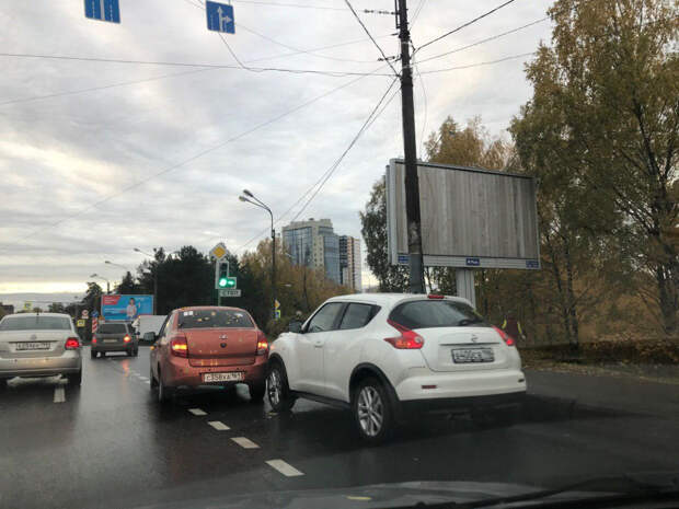 Авария на Поклонной горе спровоцировала большие пробки от станции метро «Озерки»