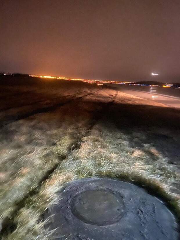 Появились фото с места выката самолета за пределы ВВП в Пулково