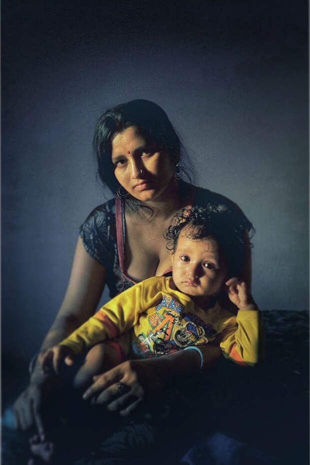Женщина с ребёнком. Автор: Shashank Shekhar.
