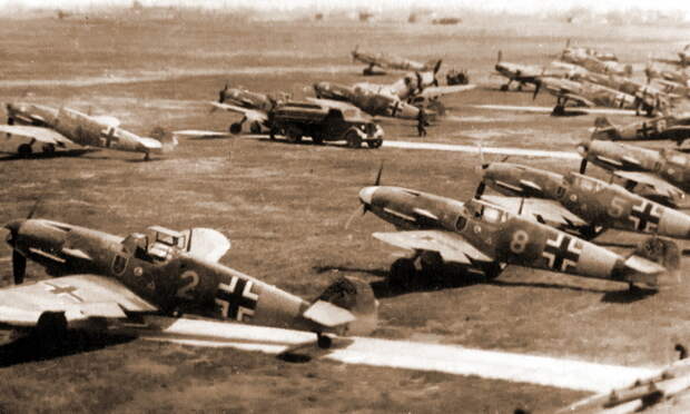 Истребитель Bf 109F-2 из эскадрильи 6./JG 52 на полевом аэродроме, лето 1941 года - Первая победа первого гвардейского полка | Военно-исторический портал Warspot.ru