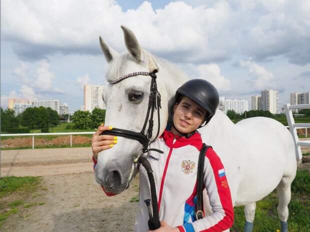Войковский в голосовании за звание героя города представит чемпионка по конному спорту