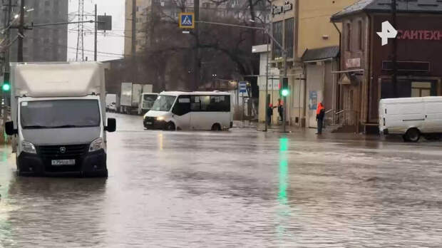 Ливни превратили улицы Махачкалы в реки