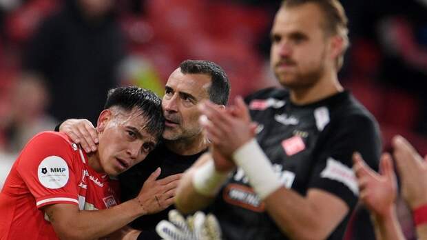 Парадокс Карседо: «Спартак» пропускает пачками и раздражает болельщиков, но побеждает и гонится за лидерами