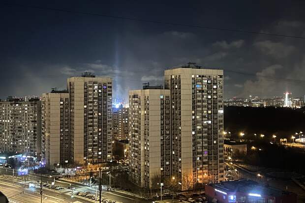 В Москве замечены характерные для Арктики световые столбы