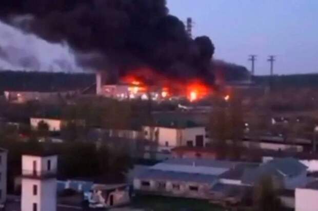 Мощный пожар возник на Приднепровской ТЭС в Днепре после ударов «Искандеров»