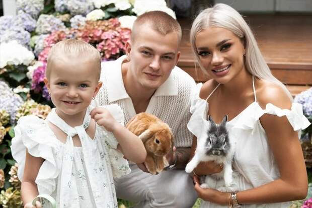 Звезда Comedy Club Екатерина Шкуро выгнала мужа-хоккеиста после пяти лет «латания дыр»