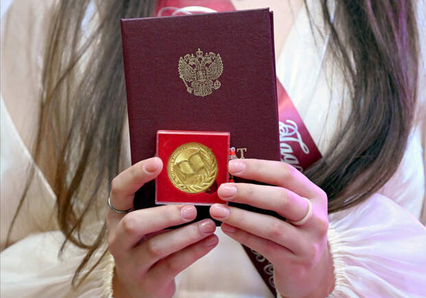 Золотая медаль в школе в 2026 году: как получить, зачем она нужна