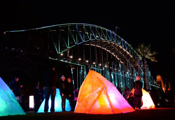 Здание Сиднейской оперы во время фестиваля света Vivid Sydney 2016