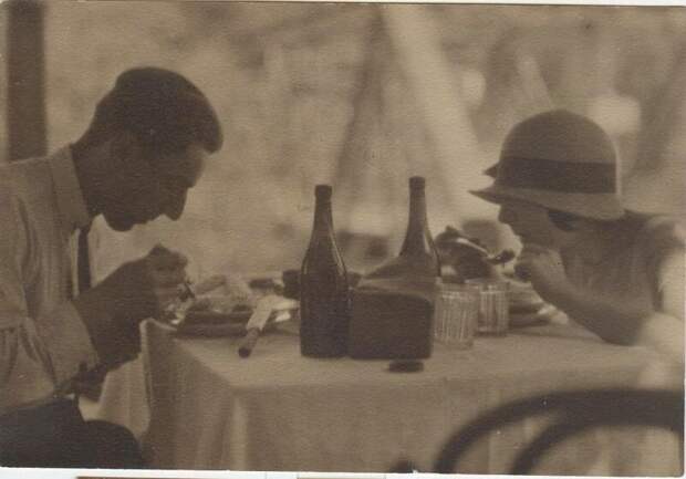 Пара за обедом с вином Николай Власьевский, 1926 год, МАММ/МДФ.