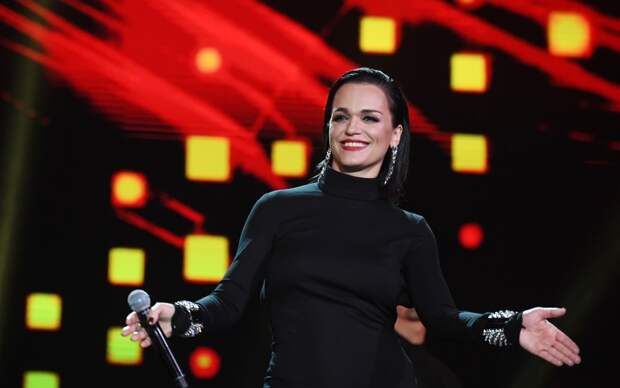 Певица Слава рассказала о случившемся горе и ушла со сцены посреди концерта