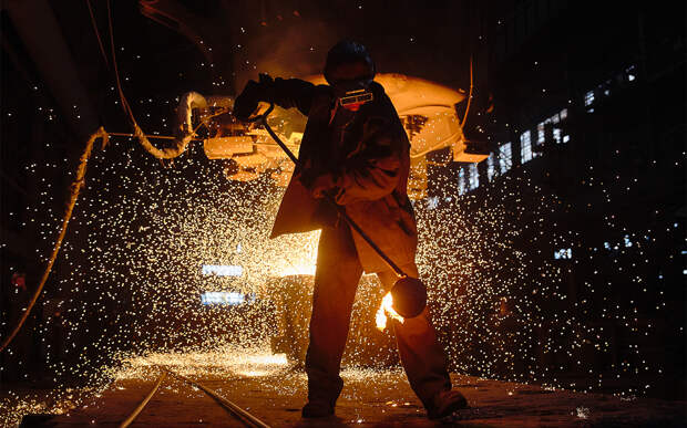 С Днем металлурга 2026: тексты поздравлений в стихах и прозе. Как поздравить с праздником своими словами?