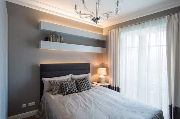 В спальне не должно быть ничего лишнего. / Фото: design-homes.ru