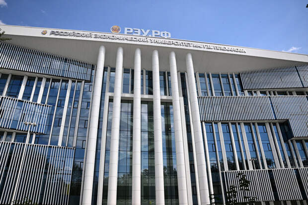 РИА: потолок частично обрушился в аудитории РЭУ имени Плеханова в Москве