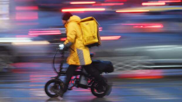 Специалист Бузунова: подростки чаще всего подрабатывают официантами и курьерами