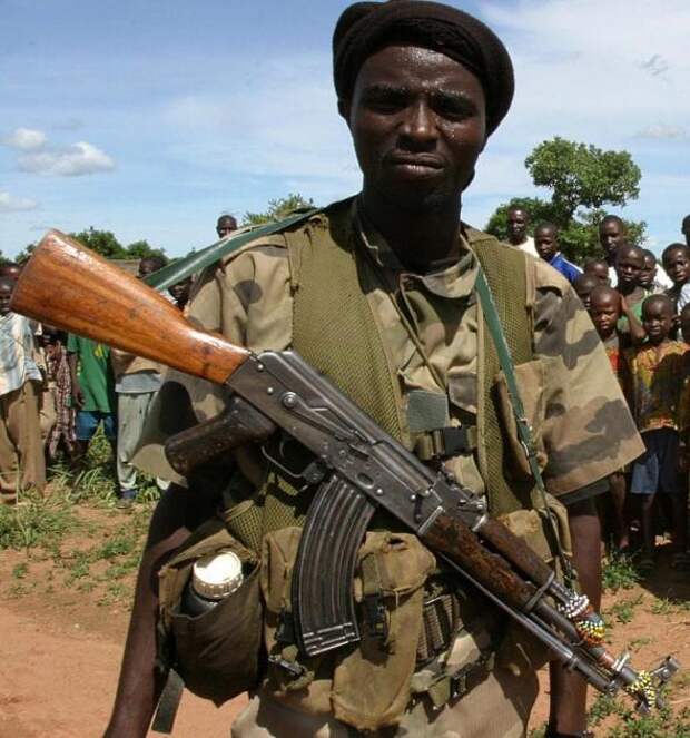 АК-47 - автомат Калашникова калибр 7,62-мм АК-47 - автомат Калашникова калибр 7,62-мм