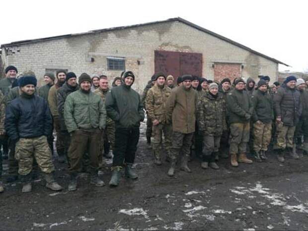 Могучая и непобедимая- верных сынов Украины загнали в коровники на пустыре: почему ВСУ не до смеха