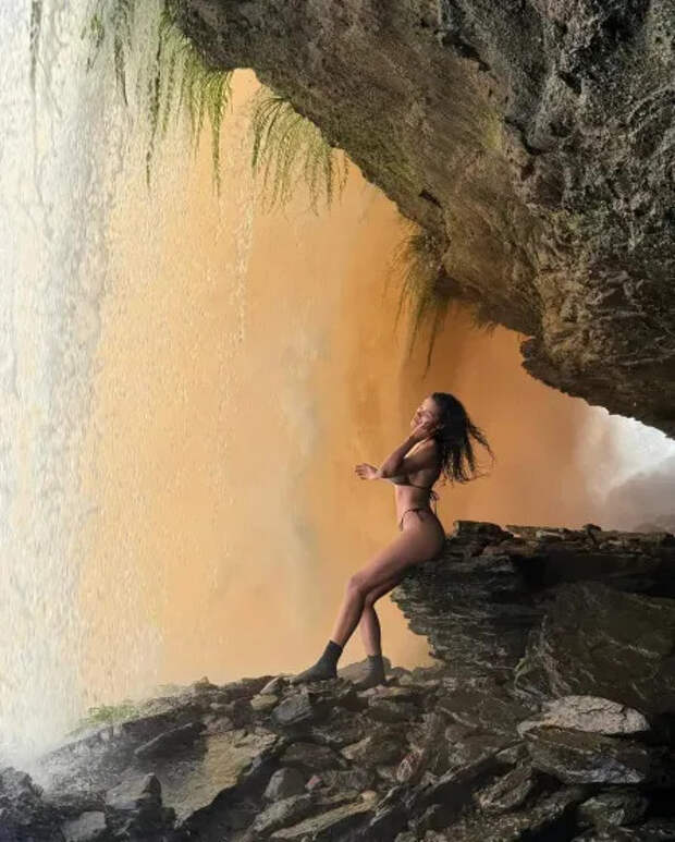 Тина Кунаки