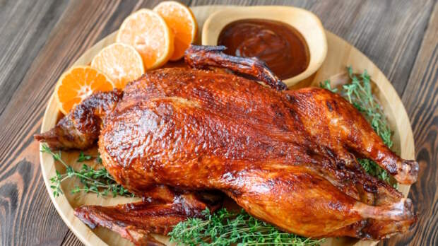 Как запечь утку с хрустящей корочкой: хитрость, которая многих удивит