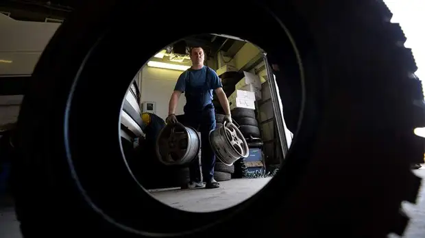 Сберегательная масса: россияне решили не тратиться на ТО и шины