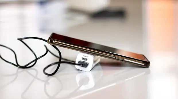 Аналитик Кусков назвал способ сохранить заряд аккумулятора телефона на морозе