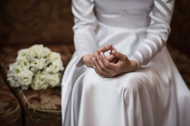 Невесту облили черной краской за несколько минут до свадьбы