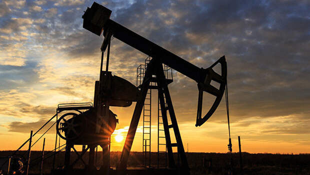 Добыча нефти. Архивное фото Добыча нефти. Архивное фото