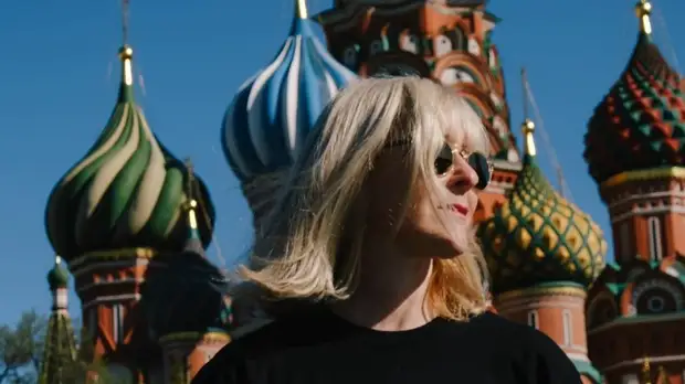 Джоанна Стингрей рассказала о новой книге «Конец андеграунда»