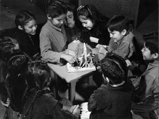 Ученики школы Навахо. Юта, 1948 год.